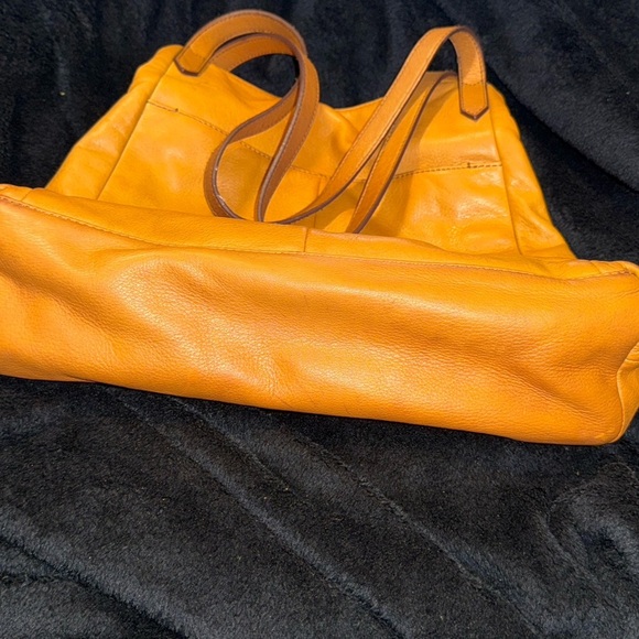 Margot Yellow Leather Shoulder Bag with Hobo Design - Picture 7 of 12